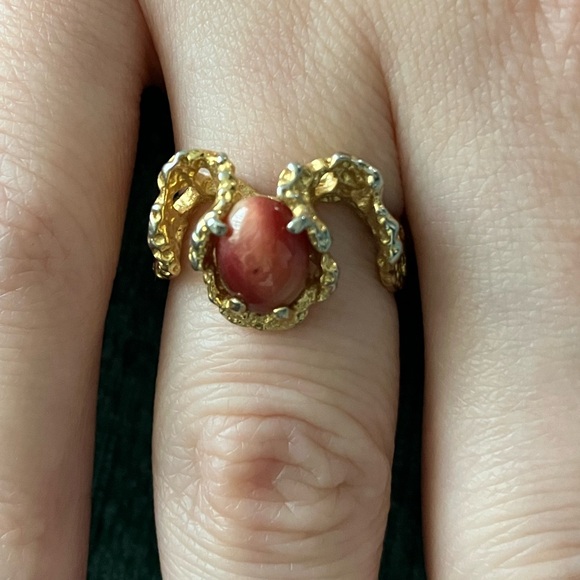 Vintage Gold Tone Ring - Picture 3 of 9